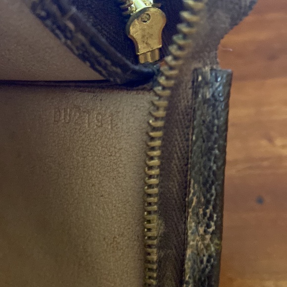 LV,  travel or make up case - Picture 9 of 10